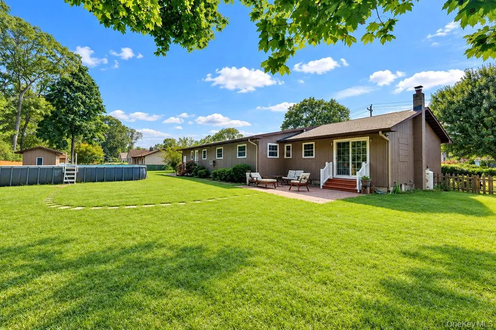 41 Linden Lane Shirley, NY 11967