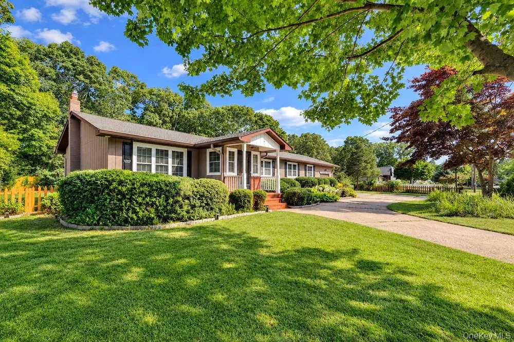 41 Linden Lane Shirley, NY 11967