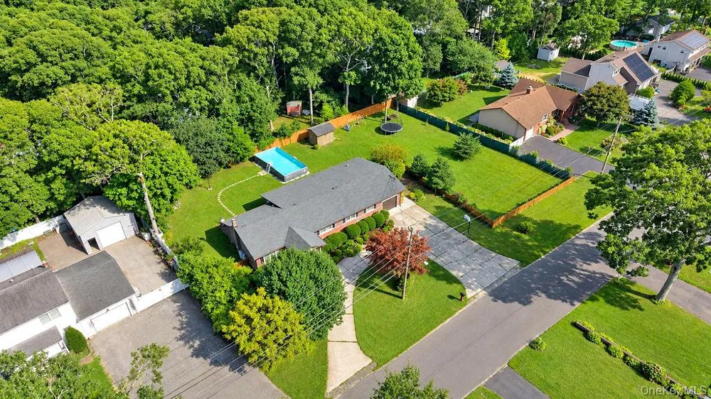 41 Linden Lane Shirley, NY 11967