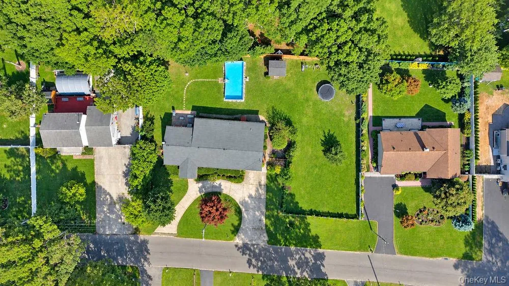 41 Linden Lane Shirley, NY 11967