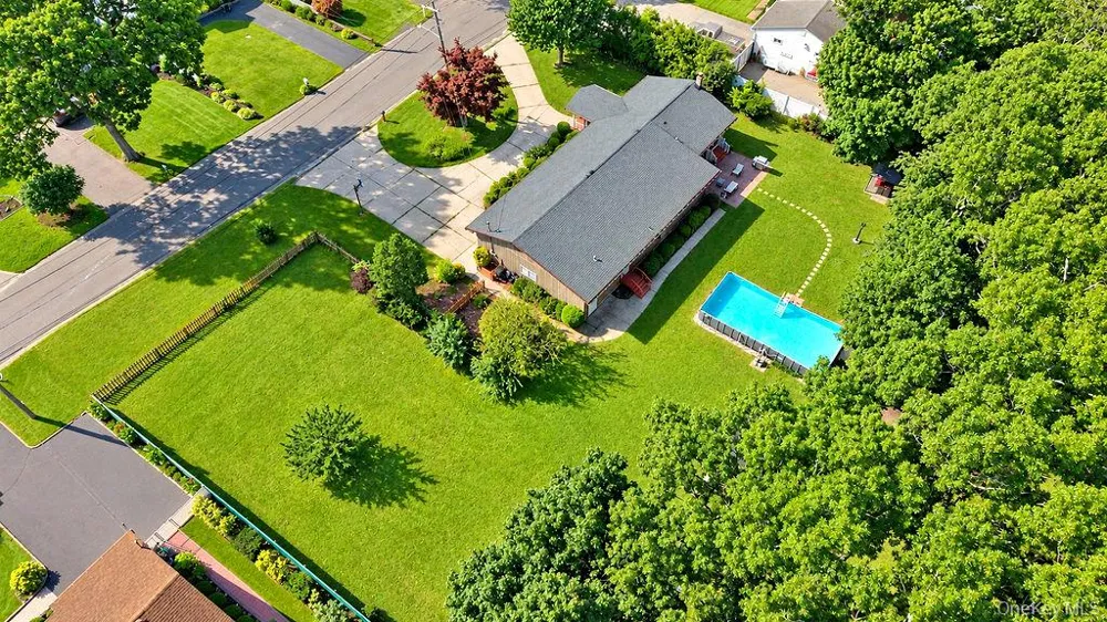 41 Linden Lane Shirley, NY 11967