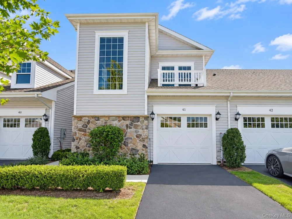 41 Greentree Court Shirley, NY 11967