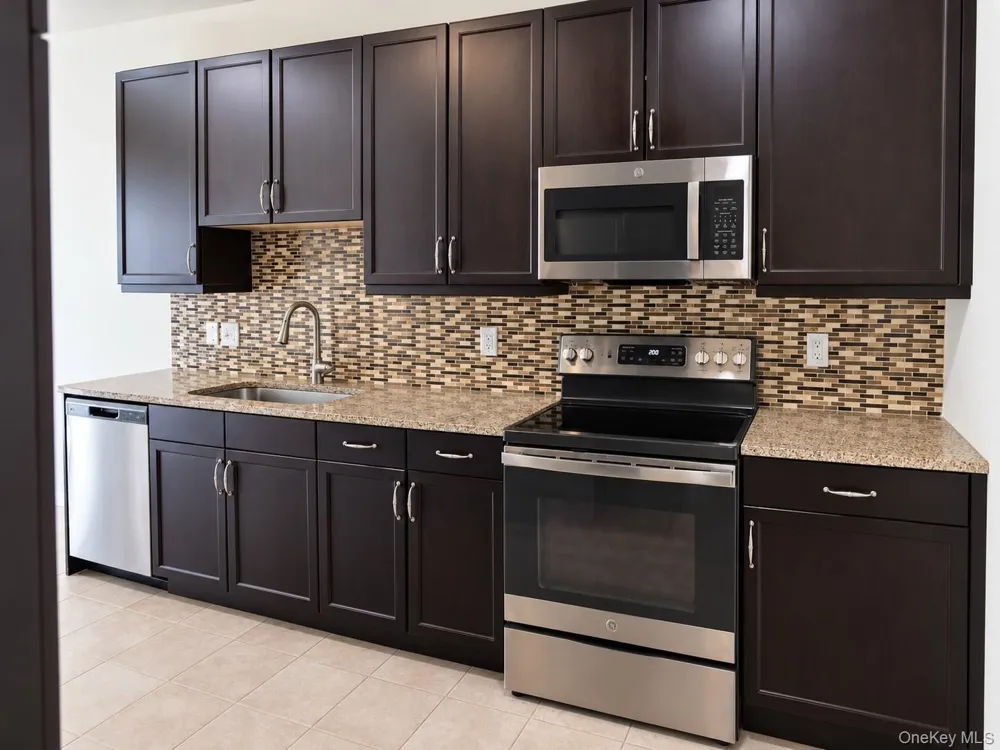 41 Greentree Court Shirley, NY 11967