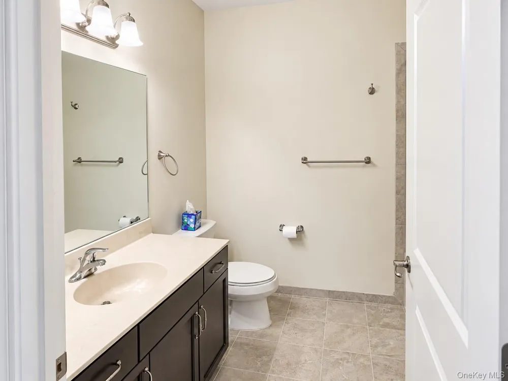 41 Greentree Court Shirley, NY 11967