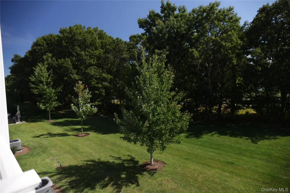41 Greentree Court Shirley, NY 11967