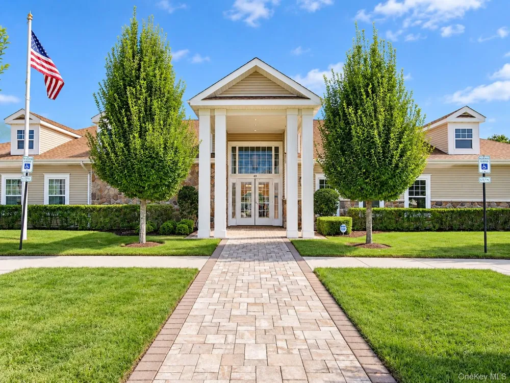 41 Greentree Court Shirley, NY 11967