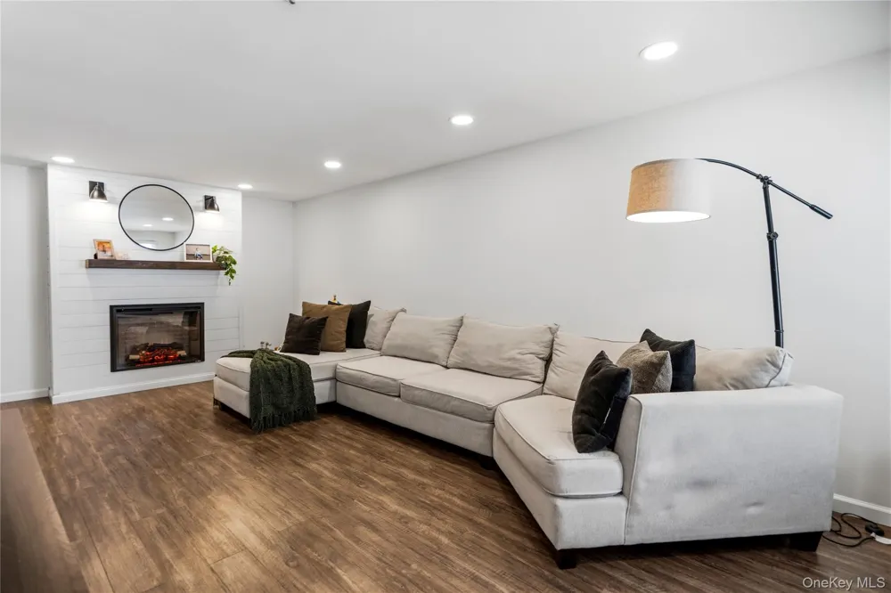 305 Birchwood Road Medford, NY 11763
