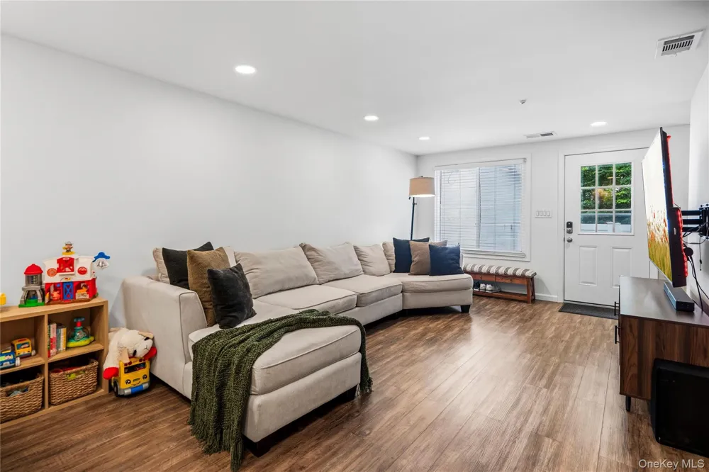 305 Birchwood Road Medford, NY 11763