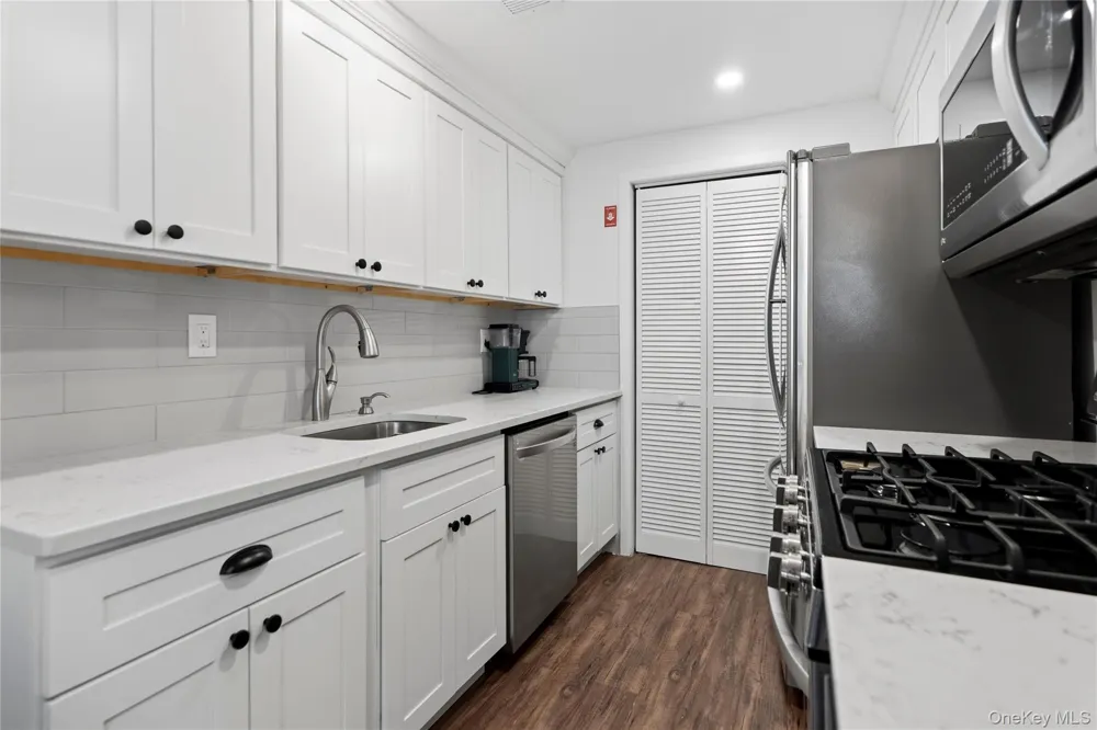 305 Birchwood Road Medford, NY 11763