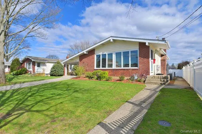 10 Pickwick Drive S Hicksville, NY 11801