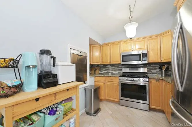 10 Pickwick Drive S Hicksville, NY 11801