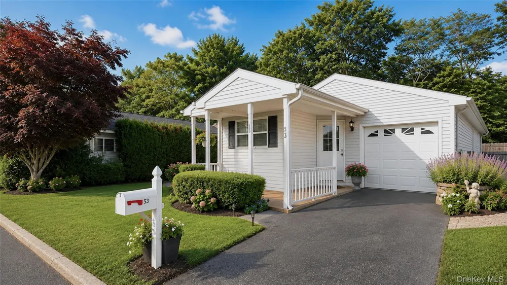 53 Village Circle E #E053 Manorville, NY 11949
