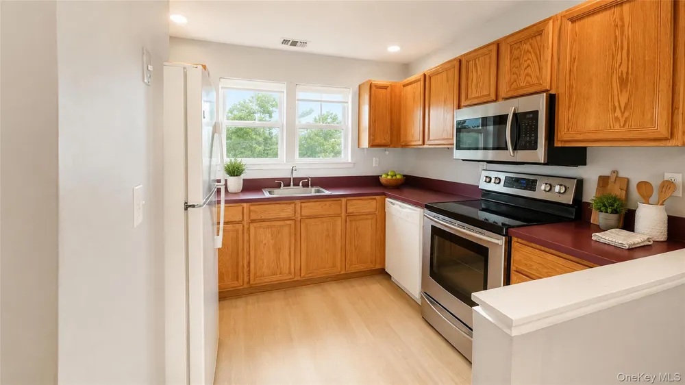 53 Village Circle E #E053 Manorville, NY 11949