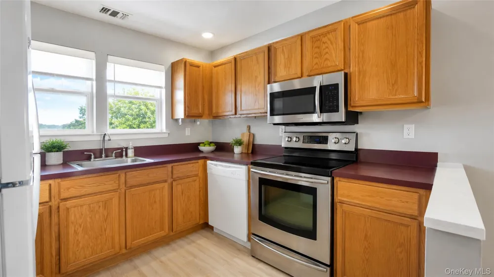 53 Village Circle E #E053 Manorville, NY 11949