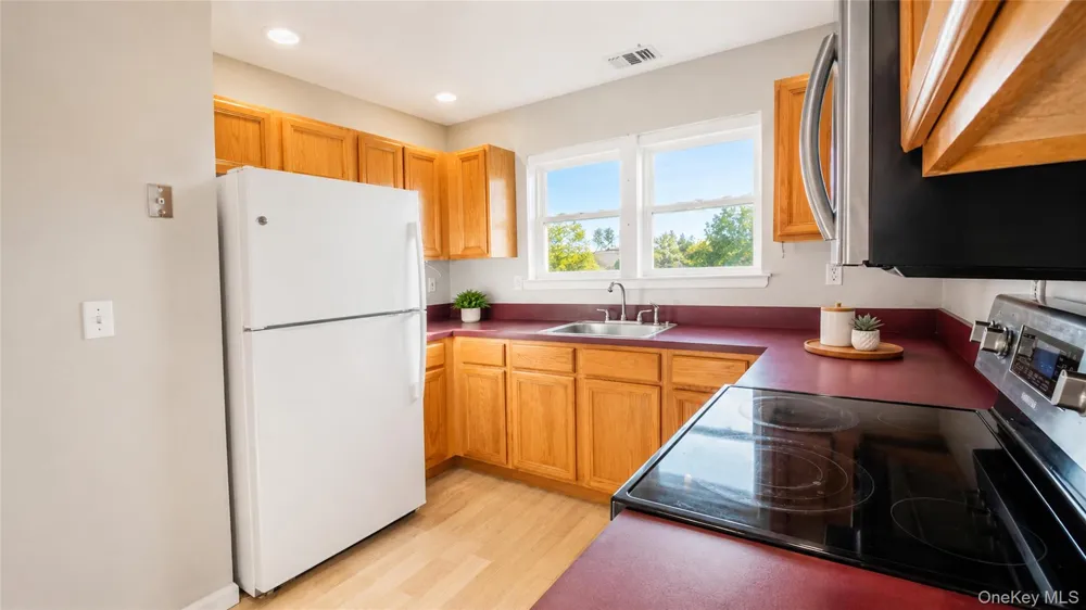 53 Village Circle E #E053 Manorville, NY 11949