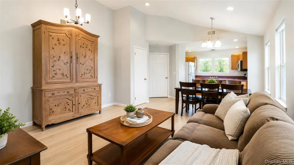 53 Village Circle E #E053 Manorville, NY 11949