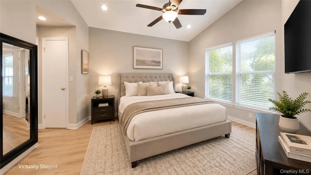 53 Village Circle E #E053 Manorville, NY 11949