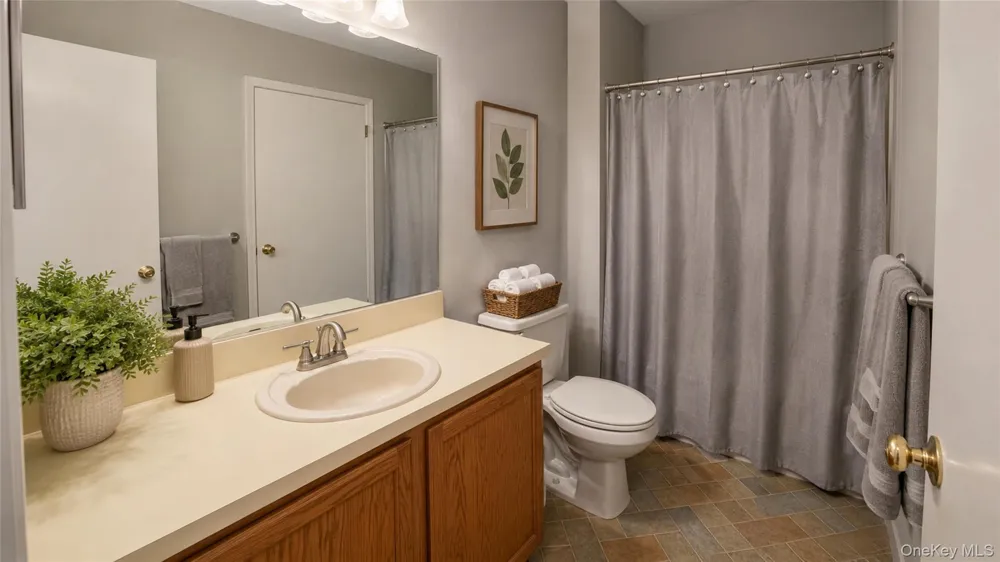 53 Village Circle E #E053 Manorville, NY 11949