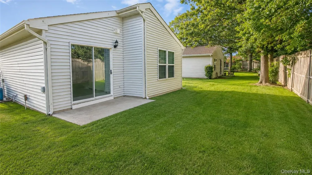 53 Village Circle E #E053 Manorville, NY 11949