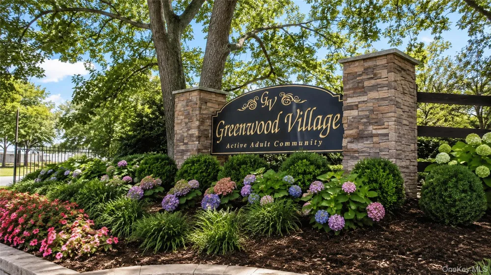 53 Village Circle E #E053 Manorville, NY 11949