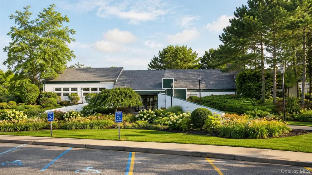 53 Village Circle E #E053 Manorville, NY 11949