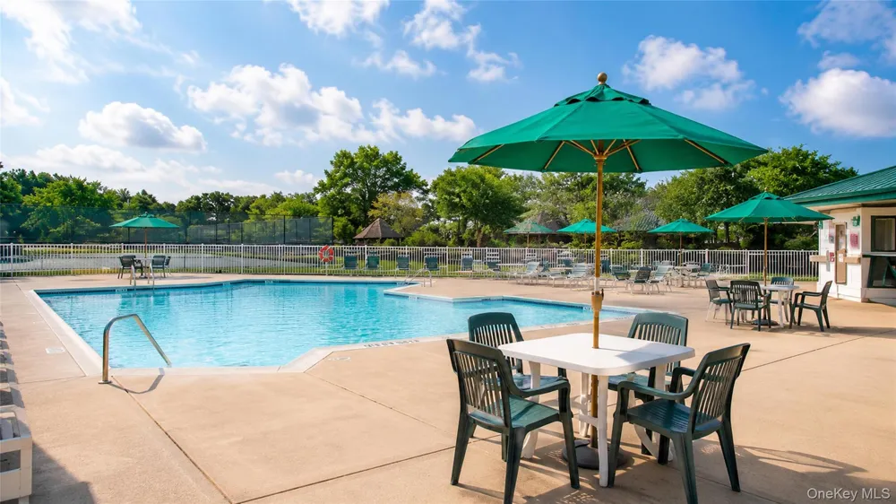 53 Village Circle E #E053 Manorville, NY 11949