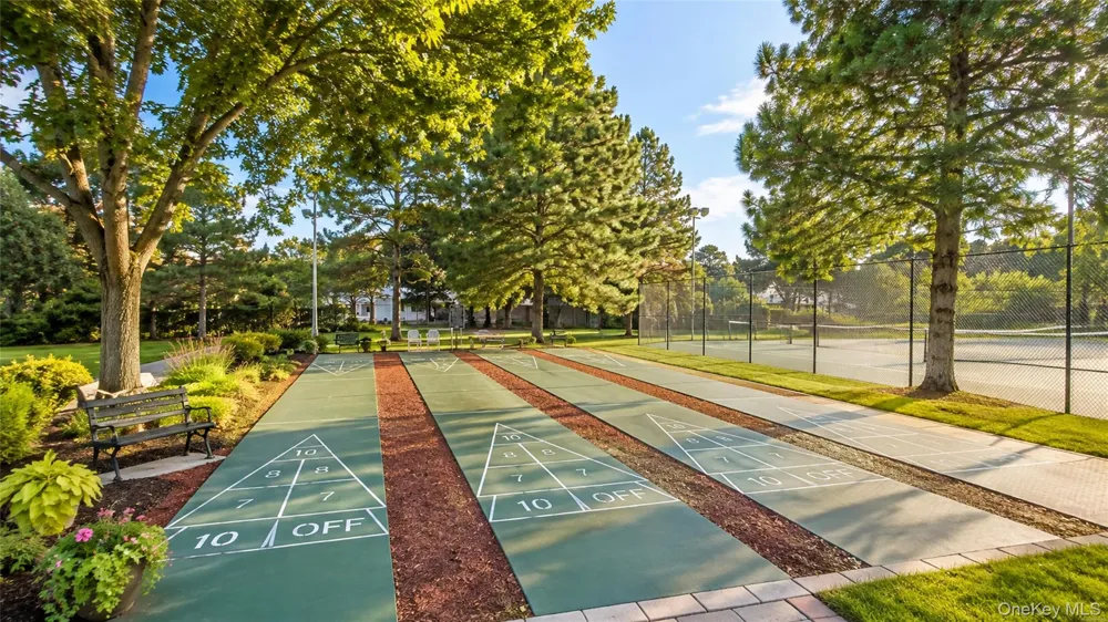 53 Village Circle E #E053 Manorville, NY 11949