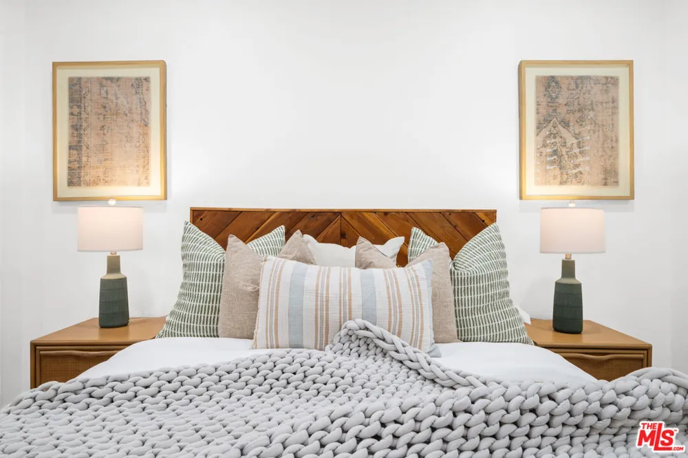 11115 Acama Street Studio City, CA 91602