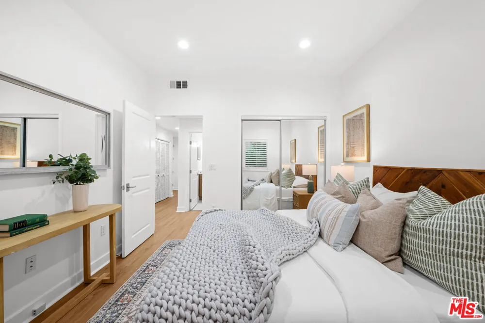 11115 Acama Street Studio City, CA 91602