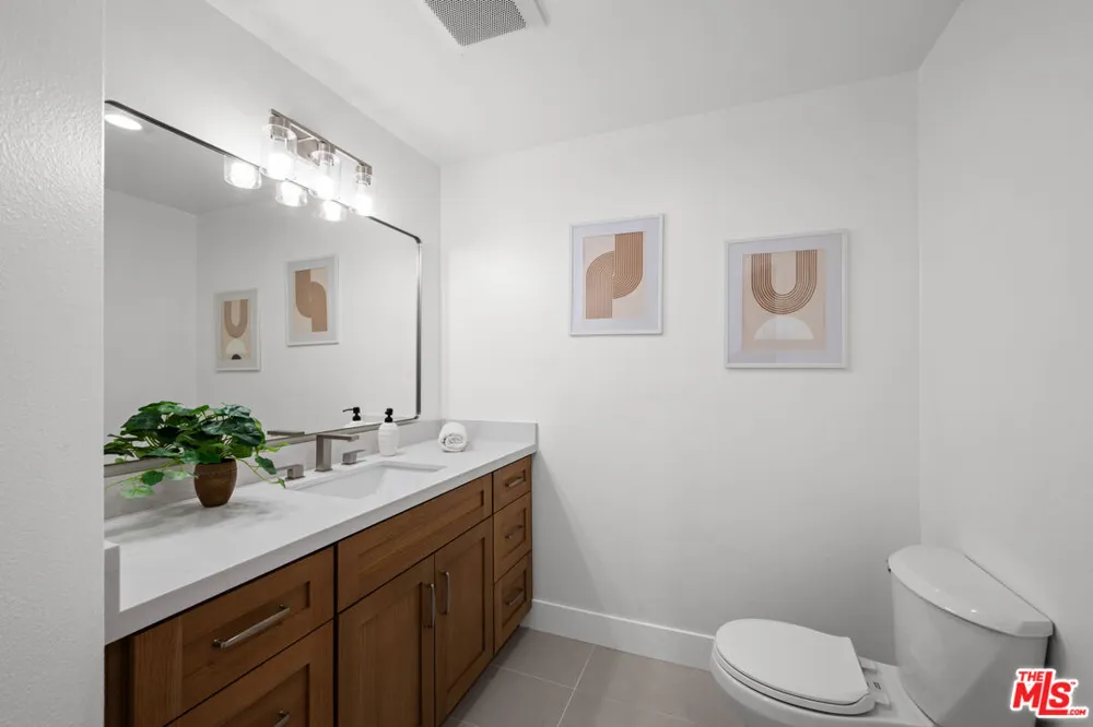 11115 Acama Street Studio City, CA 91602