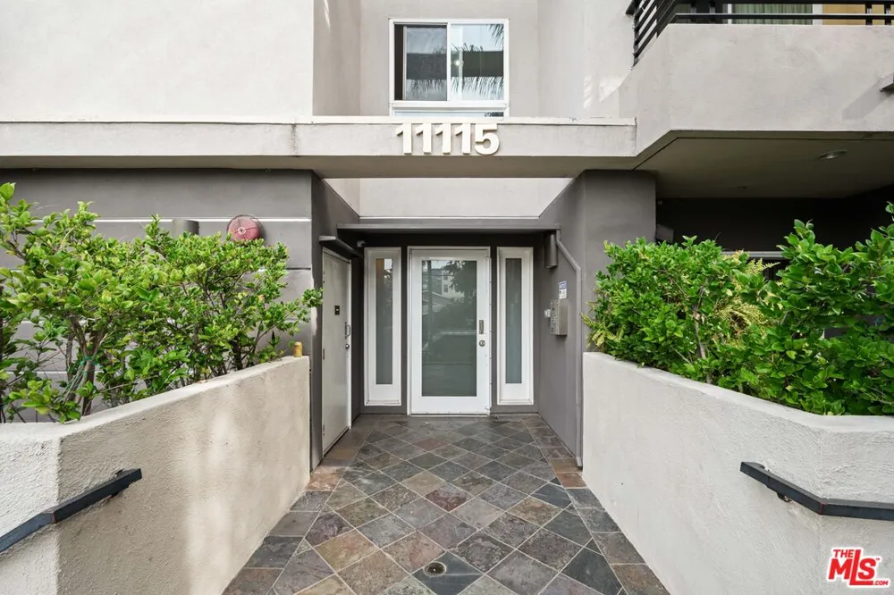 11115 Acama Street Studio City, CA 91602