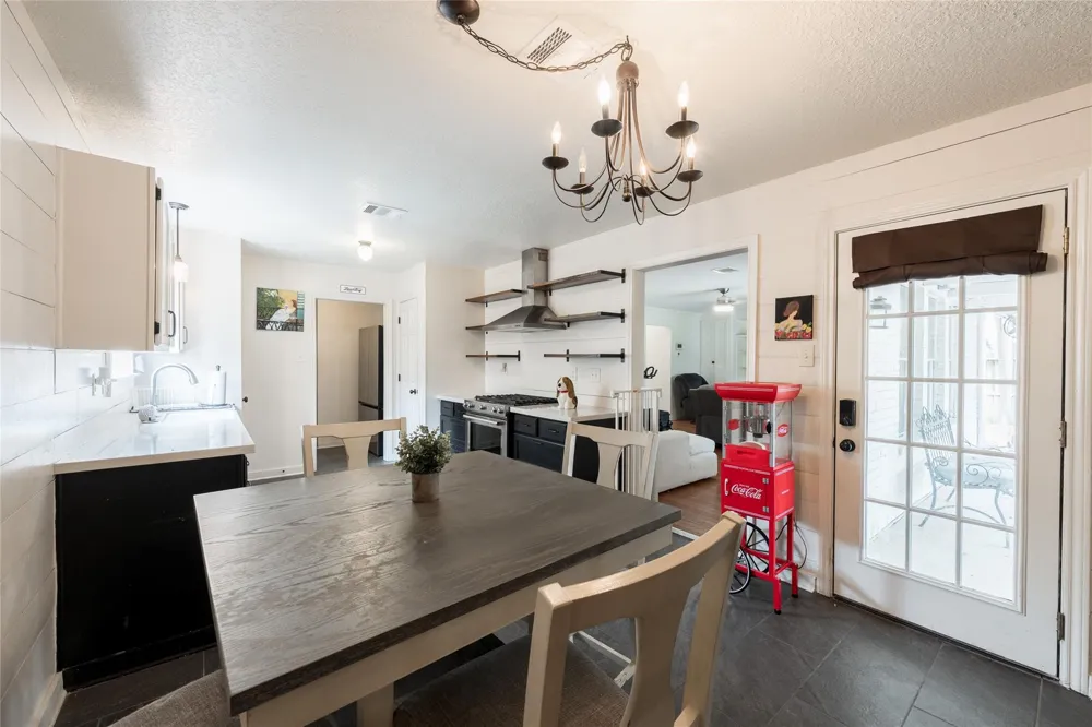 5501 Pecos Street Dickinson, TX 77539