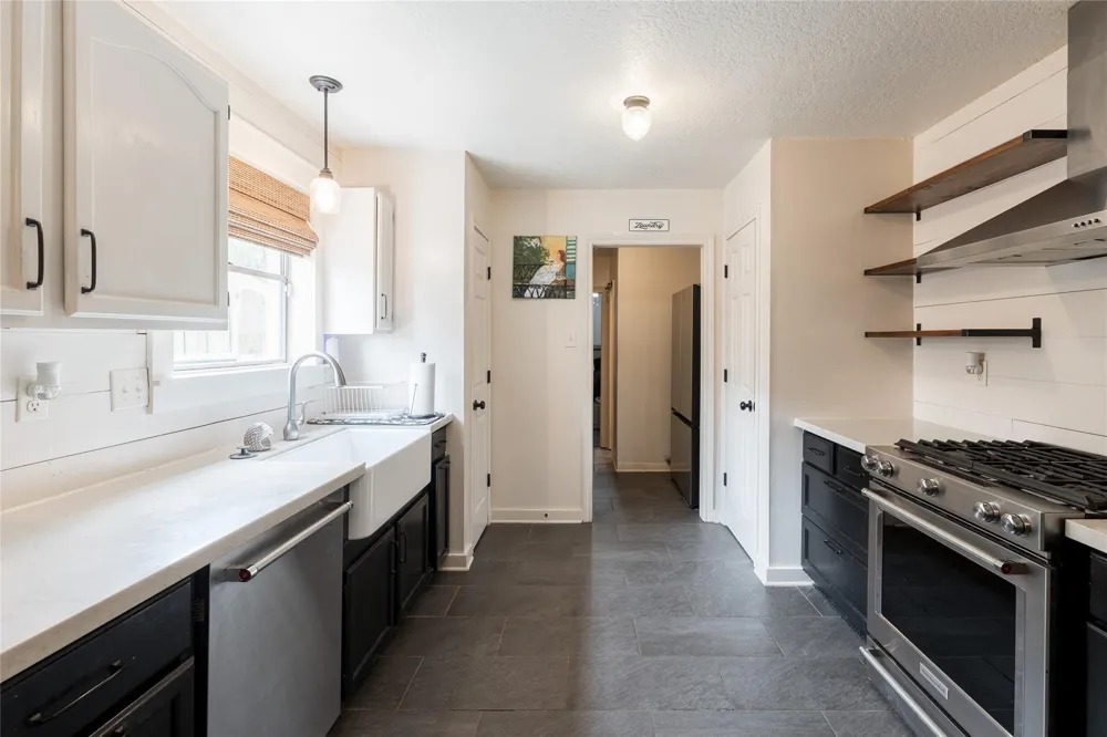 5501 Pecos Street Dickinson, TX 77539