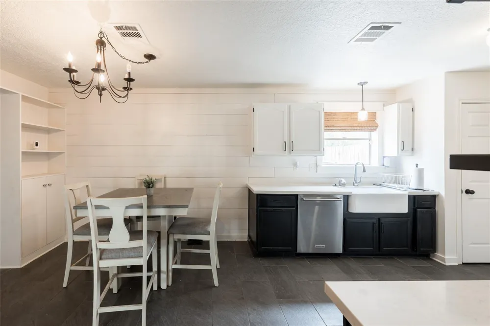 5501 Pecos Street Dickinson, TX 77539