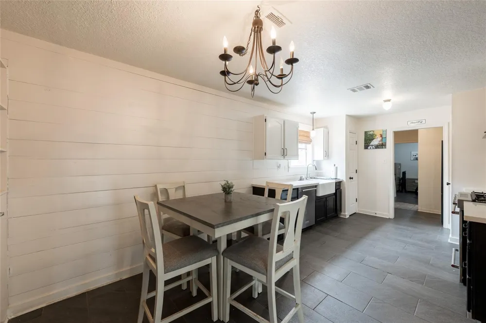 5501 Pecos Street Dickinson, TX 77539