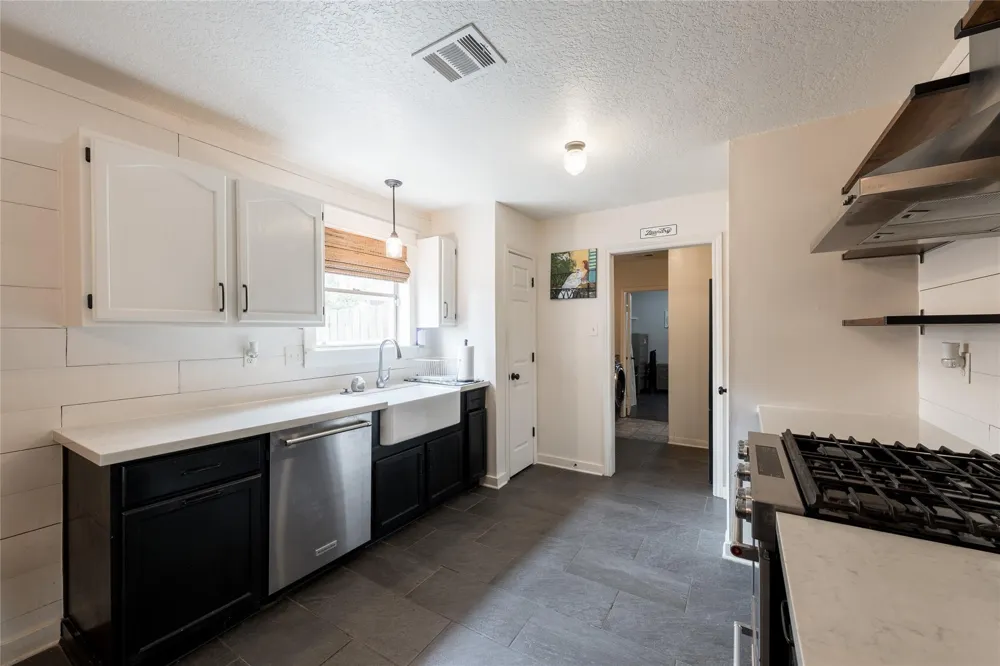 5501 Pecos Street Dickinson, TX 77539