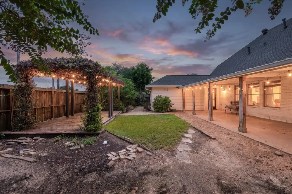 5501 Pecos Street Dickinson, TX 77539