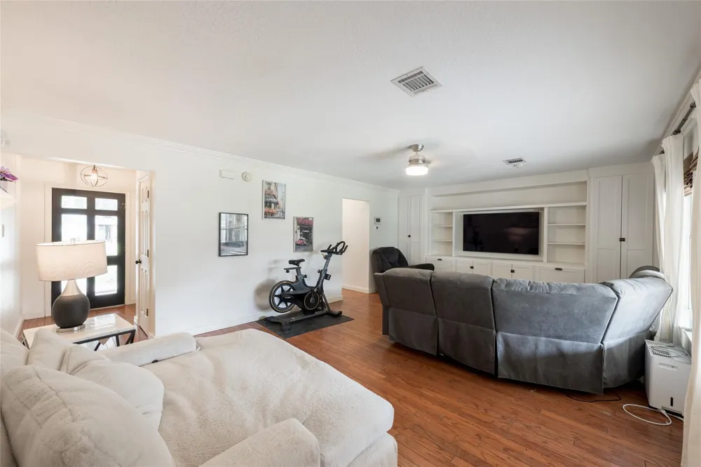 5501 Pecos Street Dickinson, TX 77539