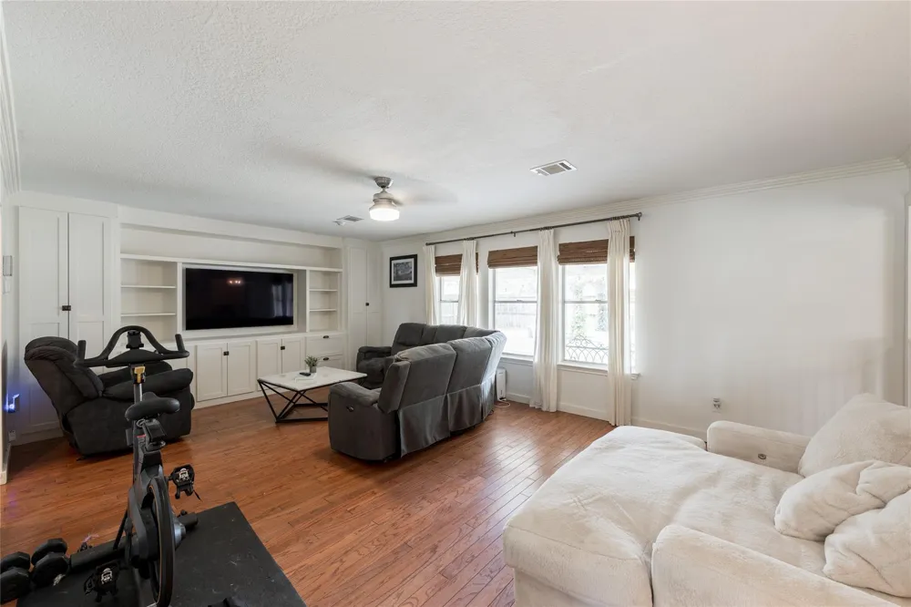 5501 Pecos Street Dickinson, TX 77539