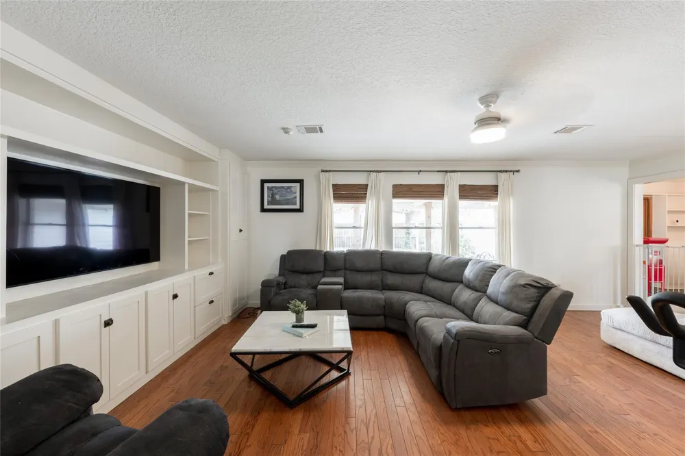 5501 Pecos Street Dickinson, TX 77539