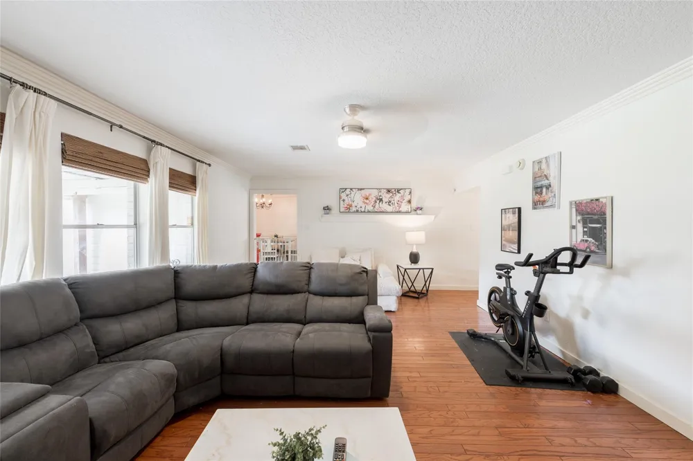 5501 Pecos Street Dickinson, TX 77539