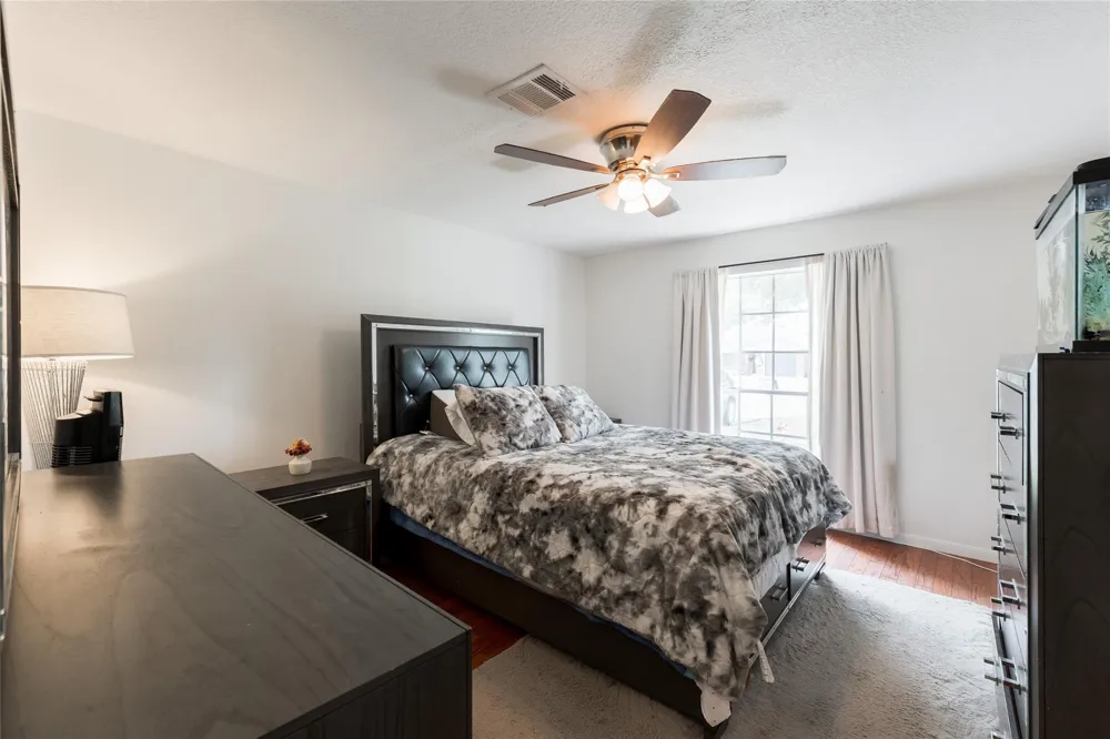 5501 Pecos Street Dickinson, TX 77539