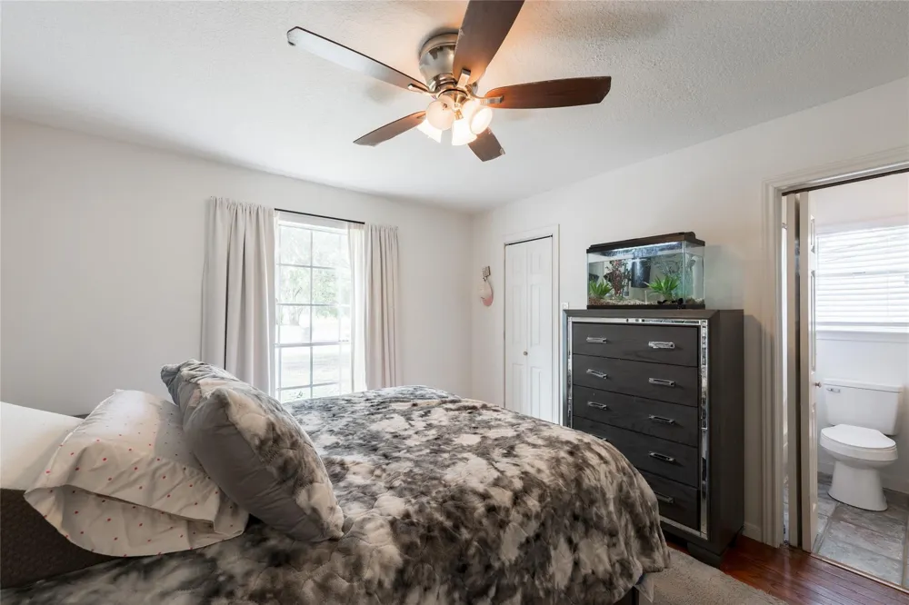 5501 Pecos Street Dickinson, TX 77539
