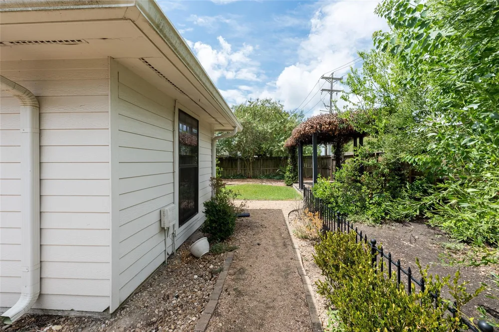 5501 Pecos Street Dickinson, TX 77539