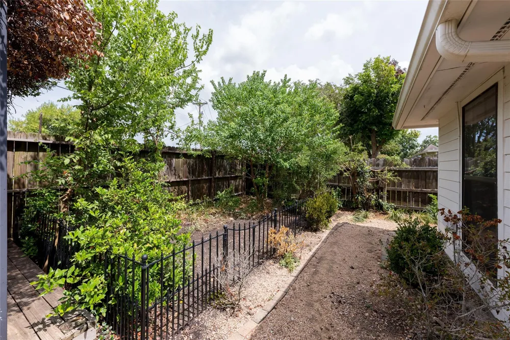 5501 Pecos Street Dickinson, TX 77539