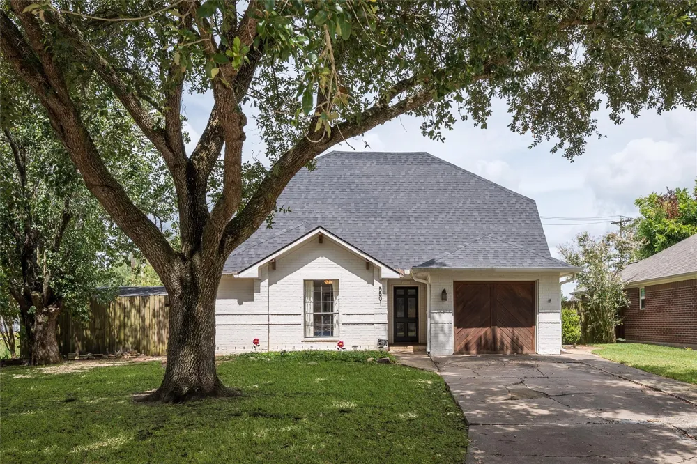 5501 Pecos Street Dickinson, TX 77539