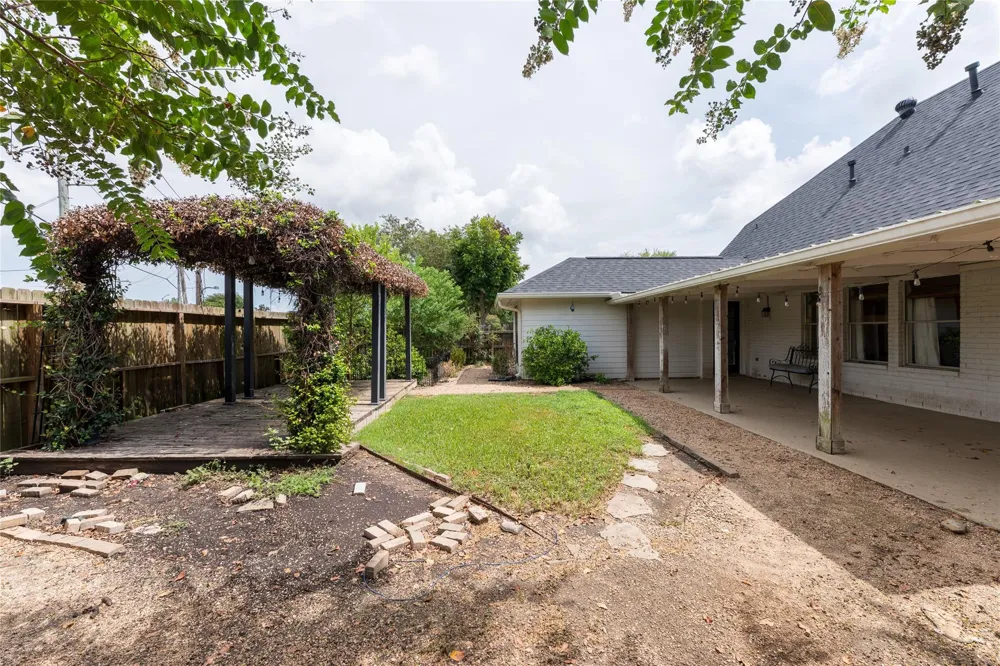5501 Pecos Street Dickinson, TX 77539