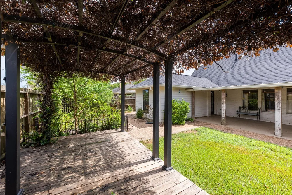 5501 Pecos Street Dickinson, TX 77539