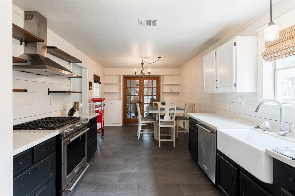 5501 Pecos Street Dickinson, TX 77539
