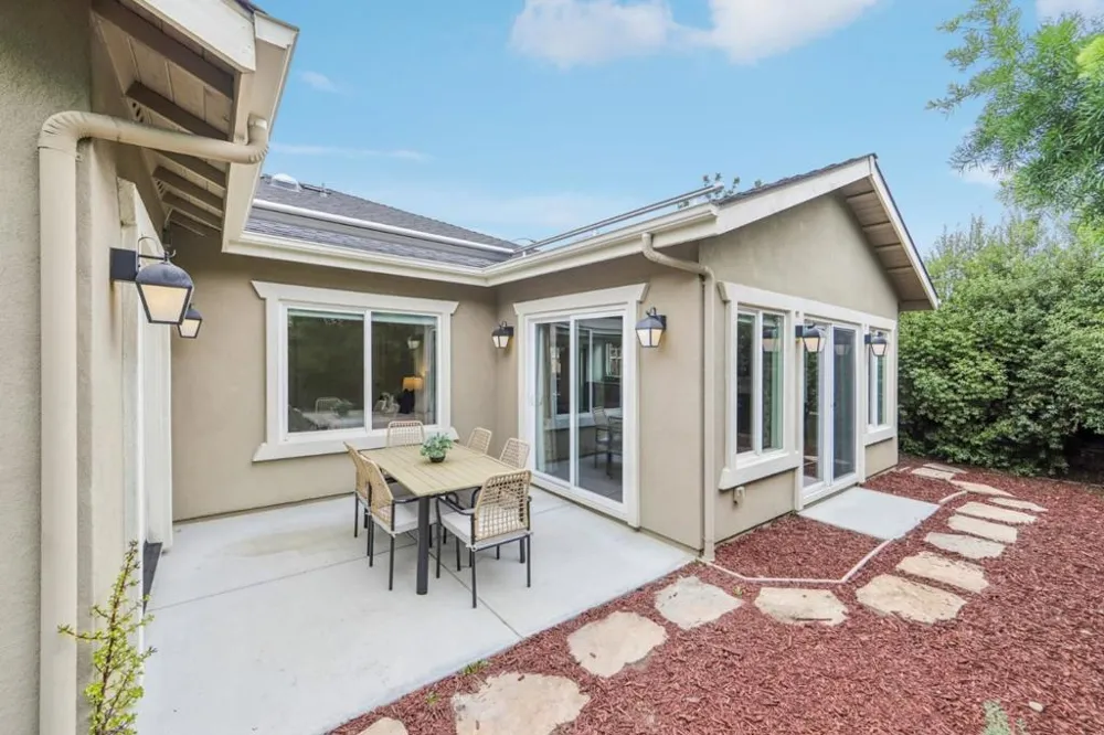 15 Colleen Way Campbell, CA 95008